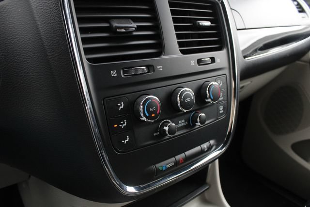 Used 2019 Dodge Grand Caravan SXT FWD image 15
