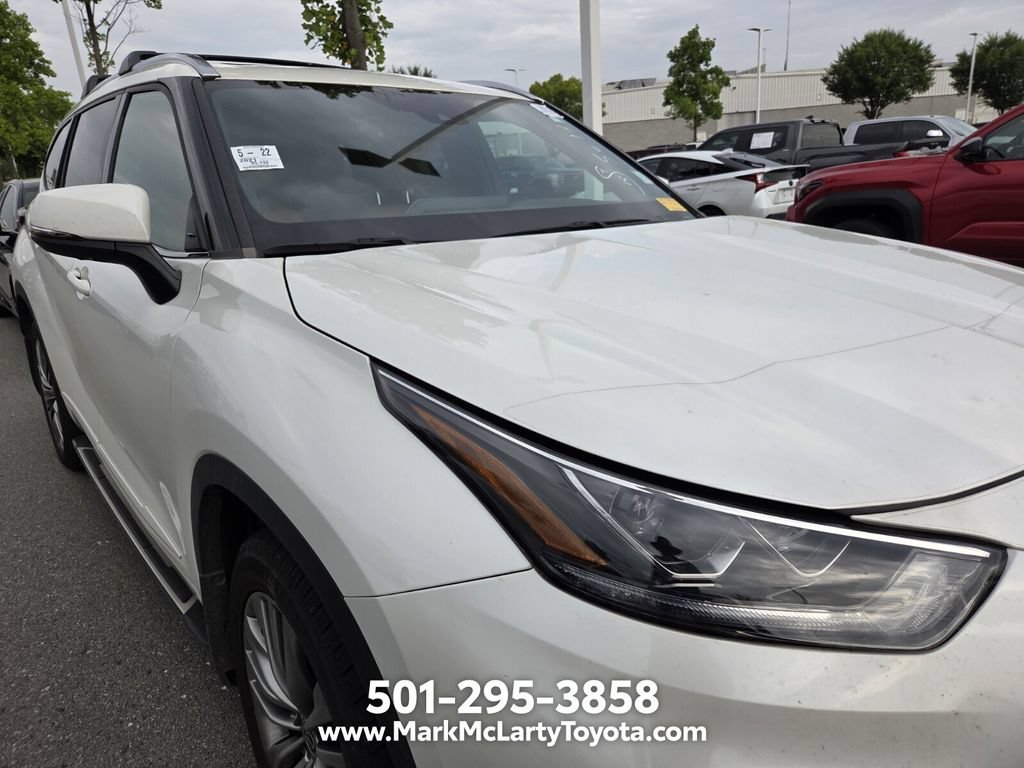 Used 2021 Toyota Highlander Platinum FWD image 4
