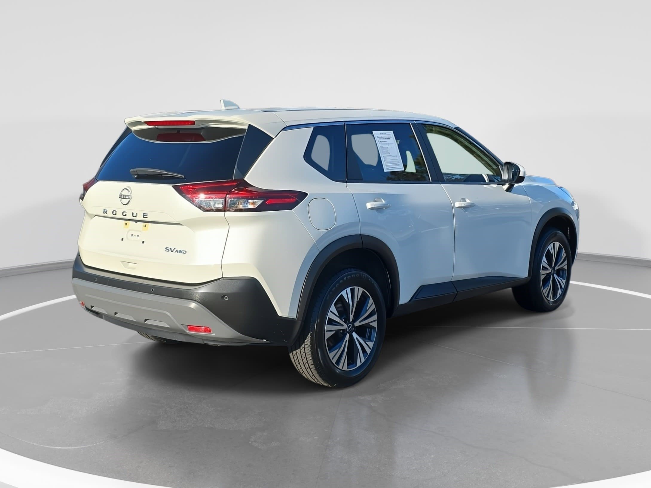 Used 2023 Nissan Rogue SV image 5
