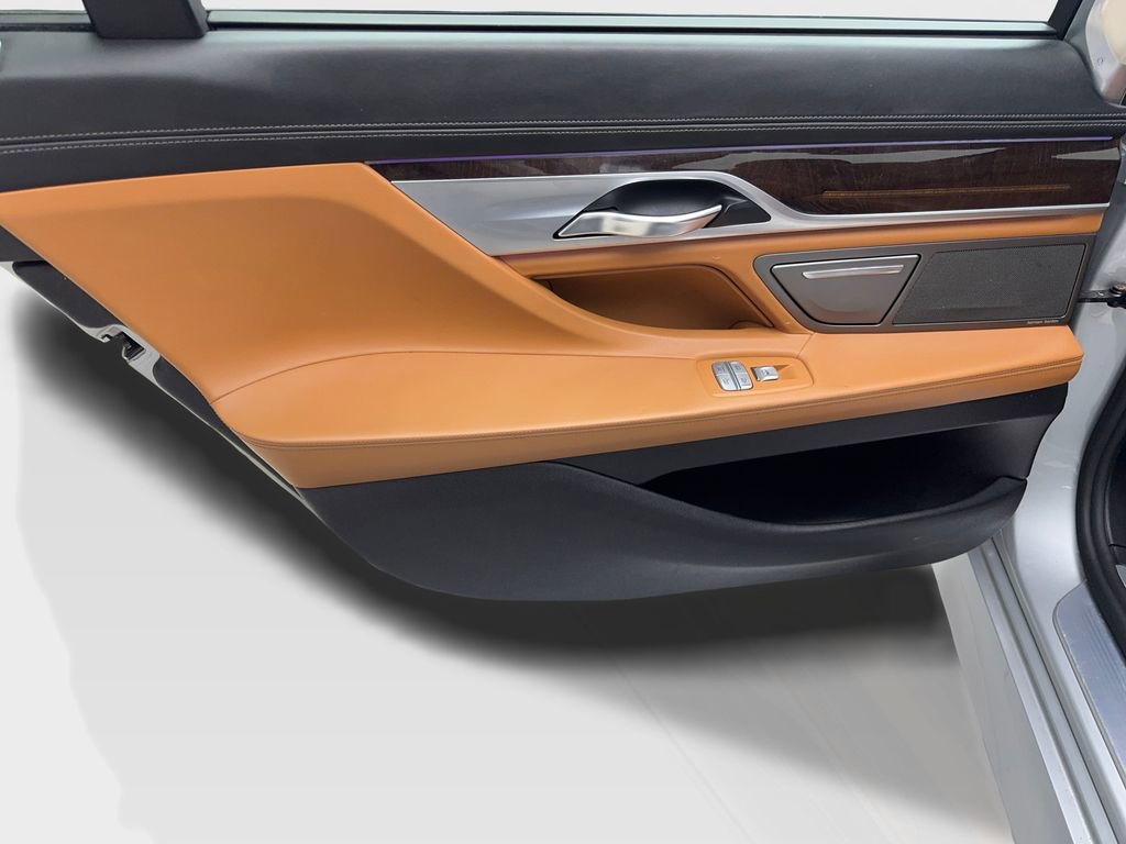 Used 2017 BMW 750i xDrive image 38