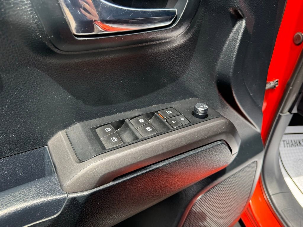 Used 2017 Toyota Tacoma TRD Sport w/ Tow Package (A/T) image 13