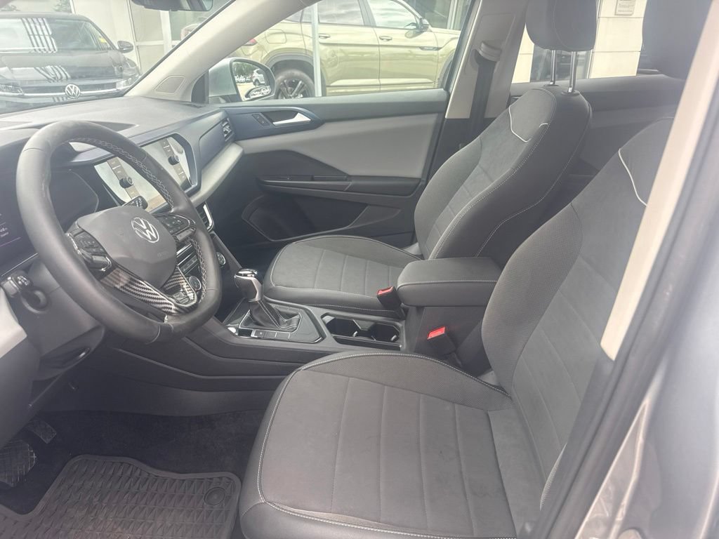 Certified 2023 Volkswagen Taos SE FWD image 2
