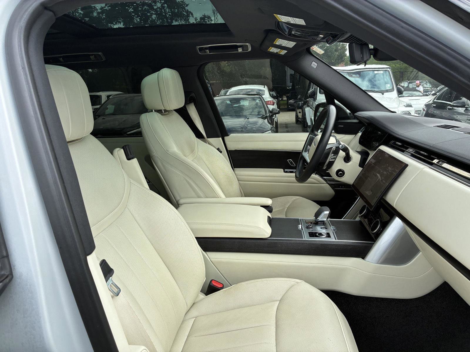 Used 2023 Land Rover Range Rover Long Wheelbase SE AWD/4WD image 28