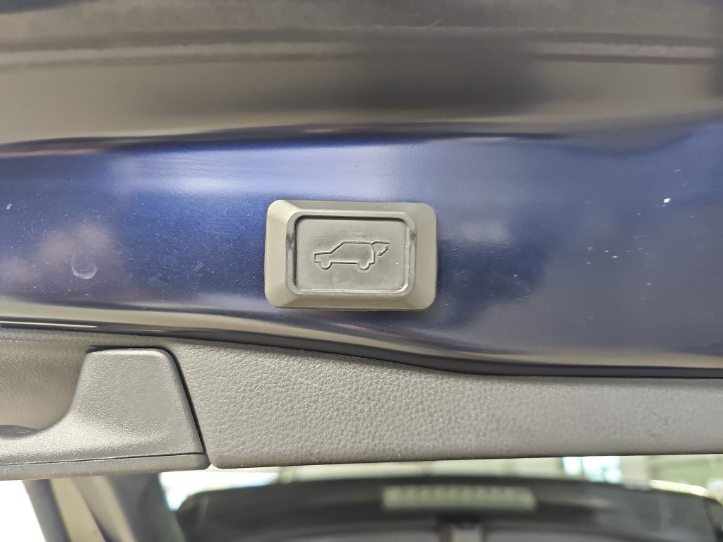 Used 2020 Toyota RAV4 XSE AWD/4WD image 17