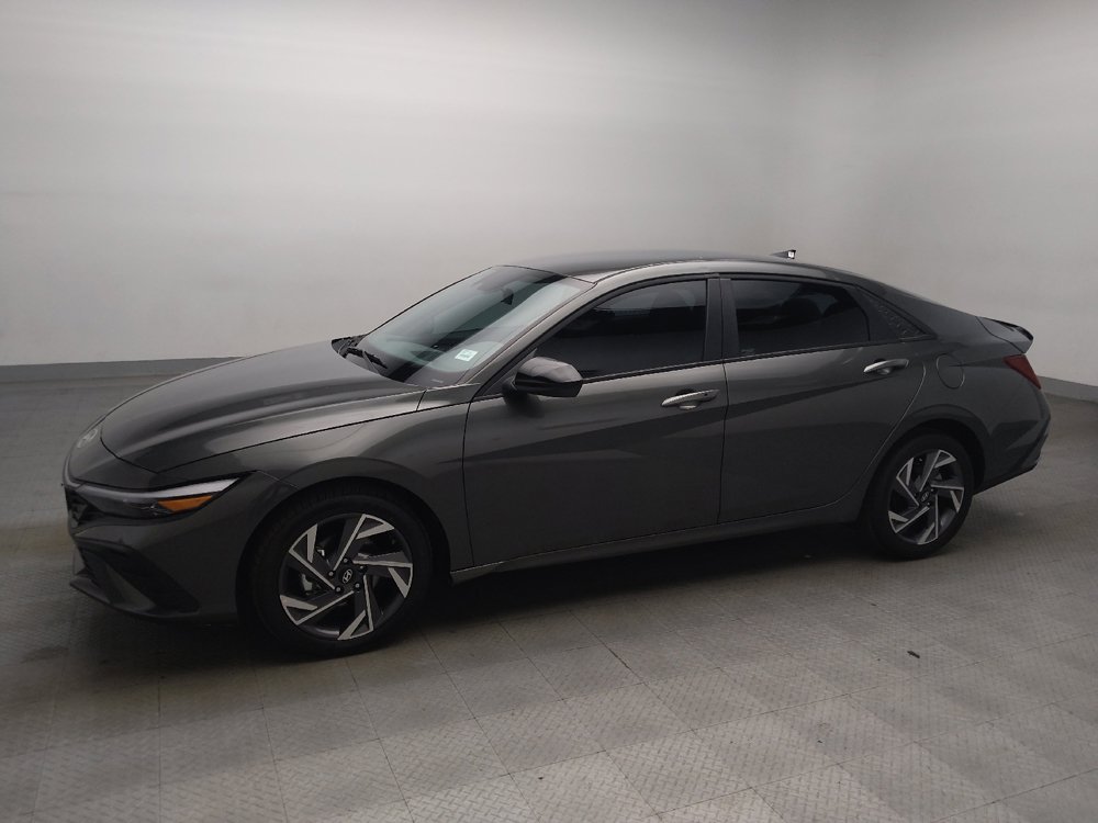 Used 2025 Hyundai Elantra Sport FWD image 2