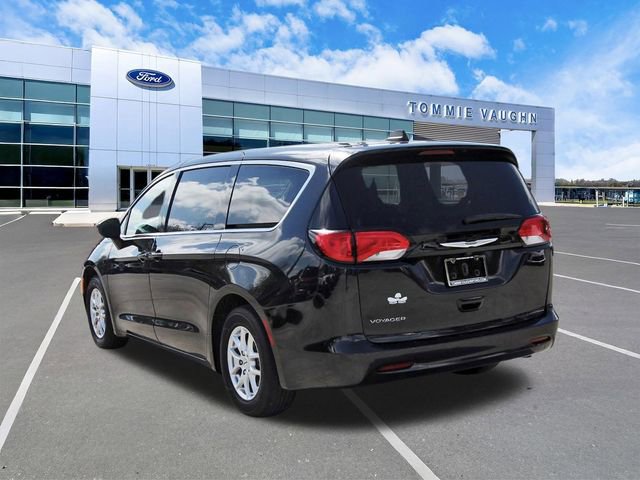 Used 2023 Chrysler Voyager LX image 2