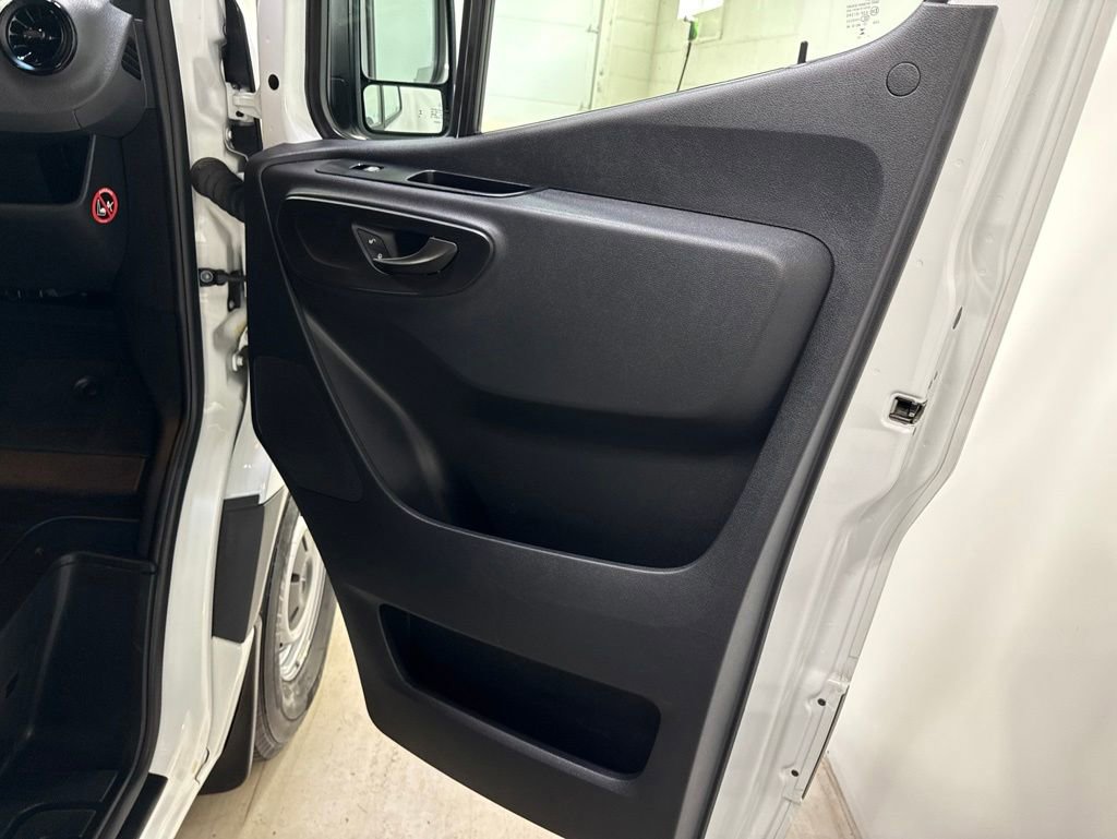 Used 2024 Mercedes-Benz Sprinter 2500 image 28
