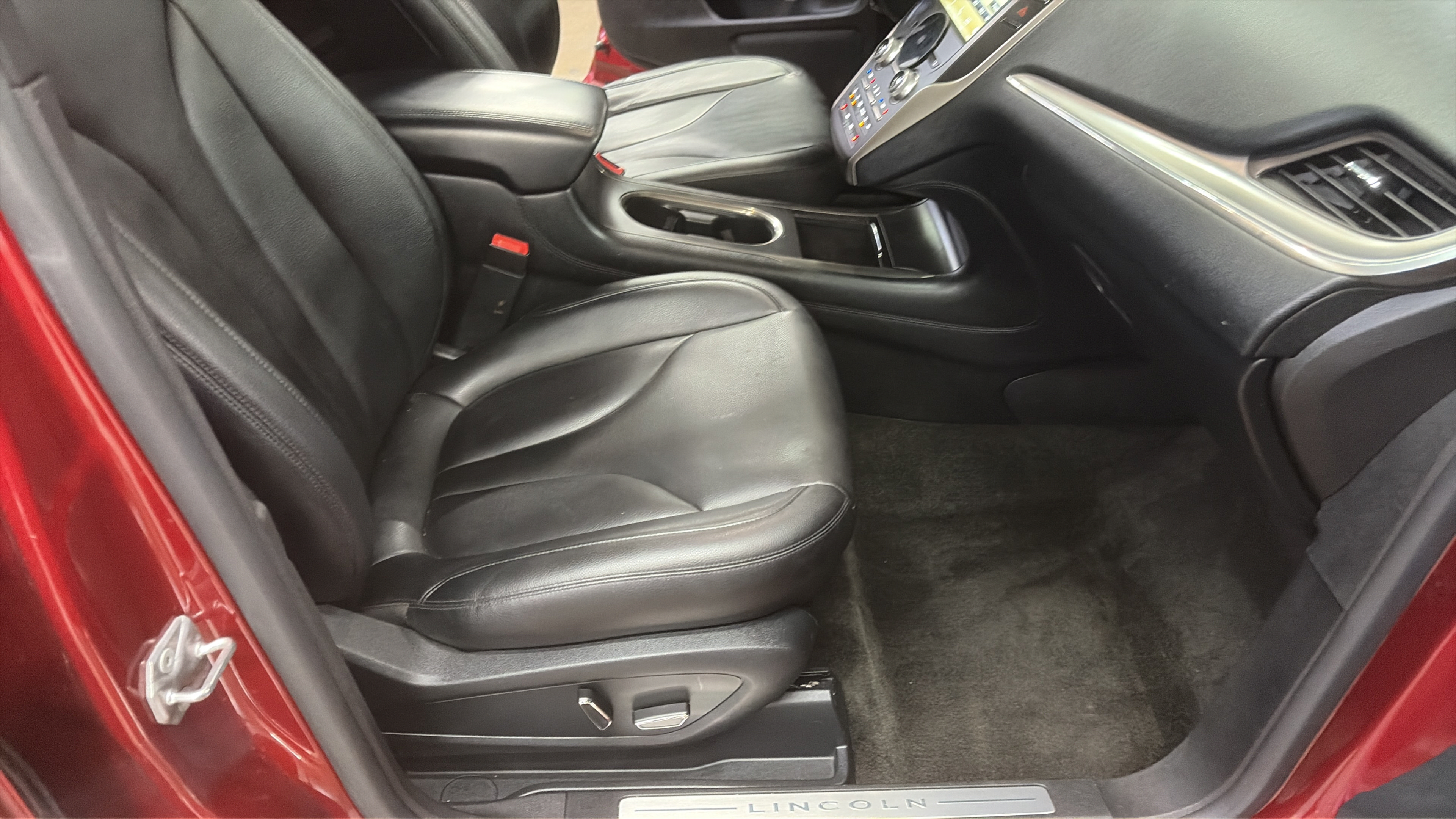 Used 2016 Lincoln MKC Premiere FWD image 28