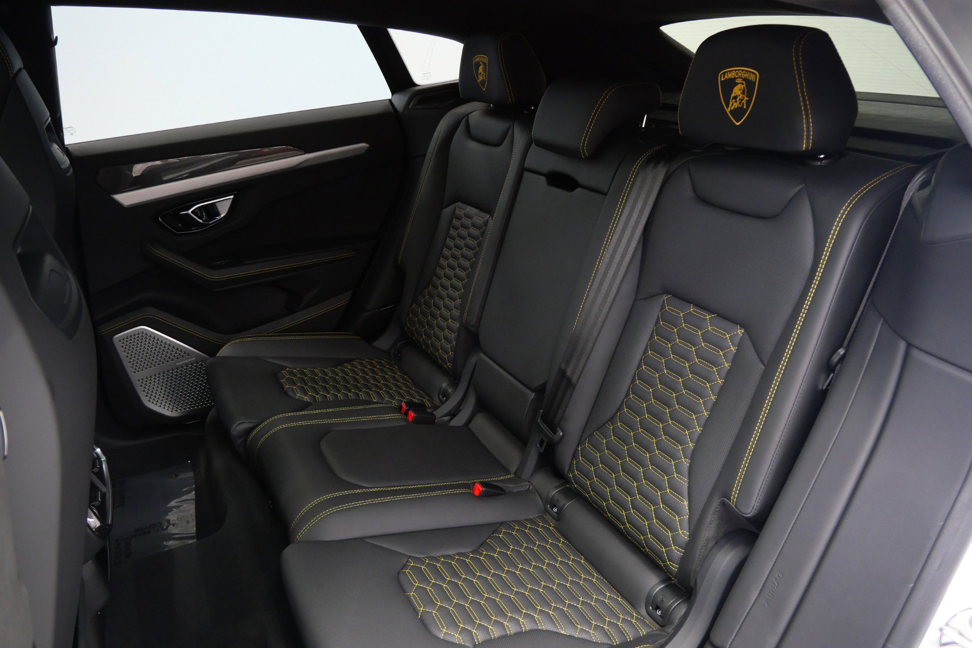 Used 2021 Lamborghini Urus AWD/4WD image 16