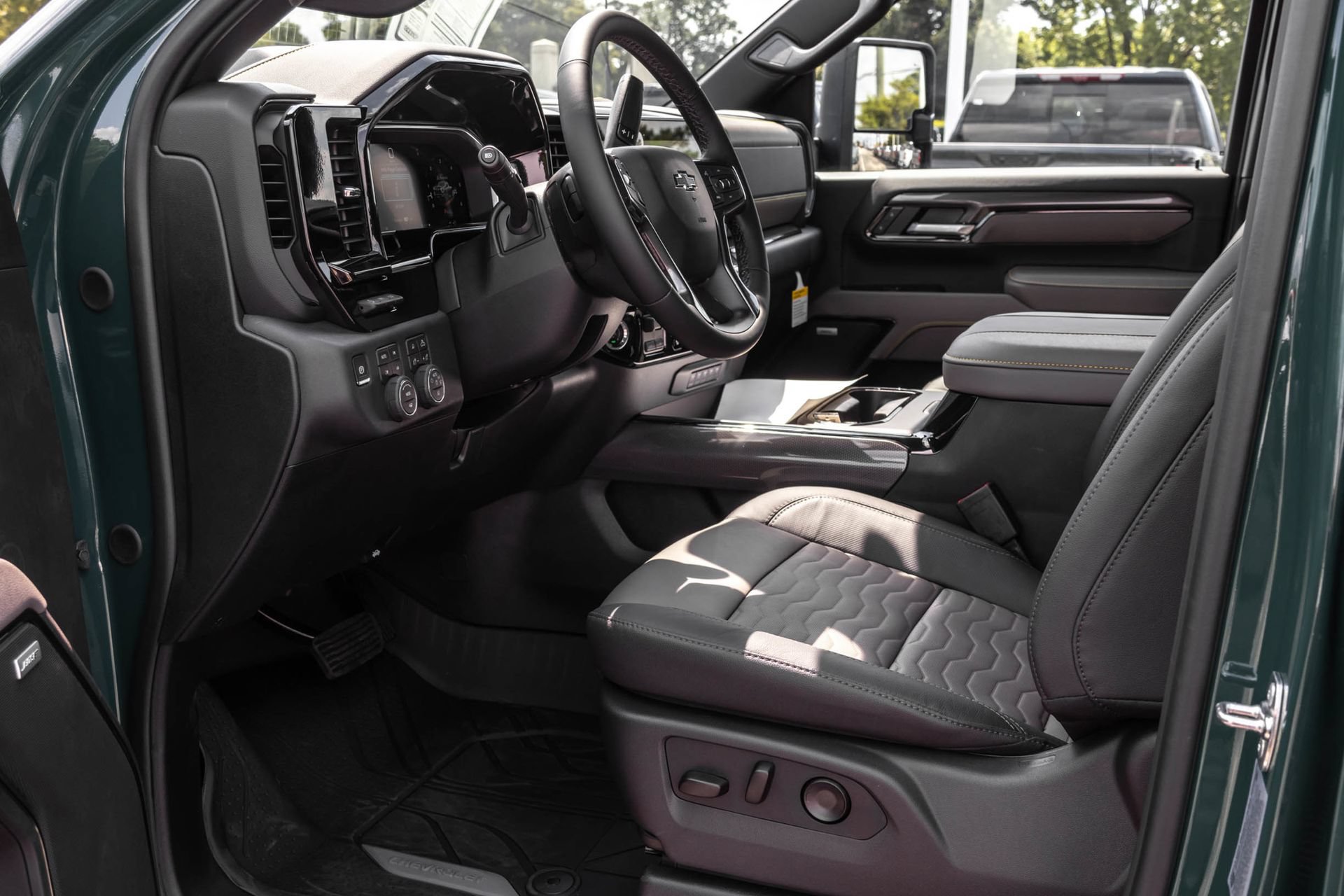 New 2026 Chevrolet Silverado 2500 ZR2 w/ LPO, Dark Essentials Package AWD/4WD image 5