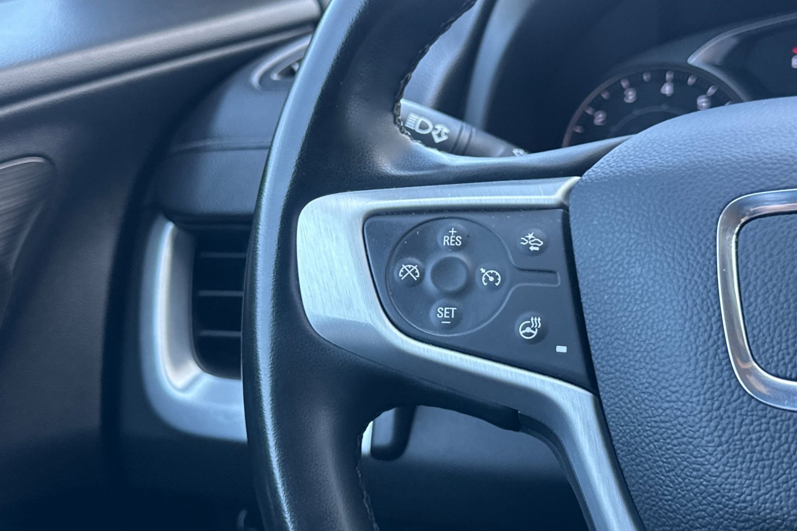 Used 2023 GMC Terrain SLT image 37