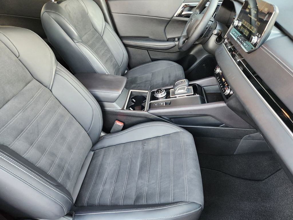 Used 2024 Mitsubishi Outlander FWD image 14