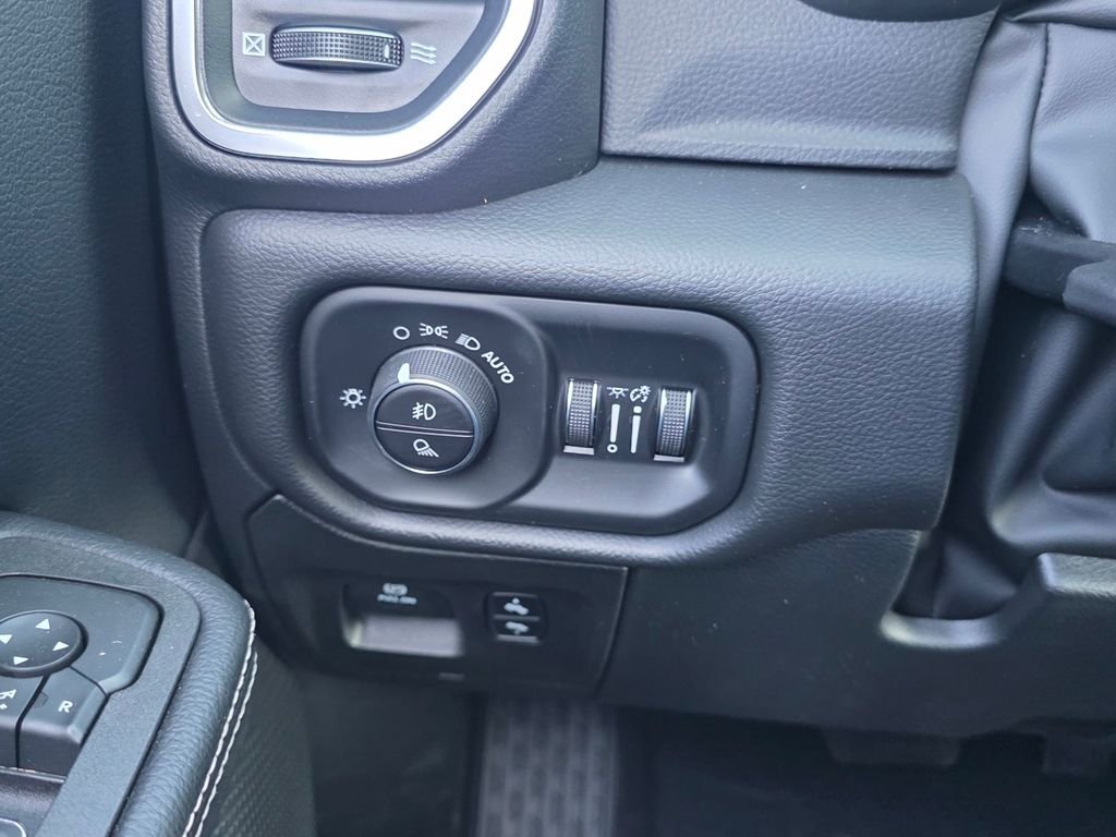 New 2026 RAM 1500 Laramie w/ Sport Appearance Package AWD/4WD image 21