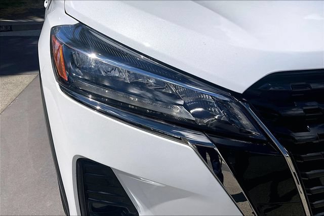 Used 2023 Nissan Kicks SR w/ SR Premium Package FWD image 28