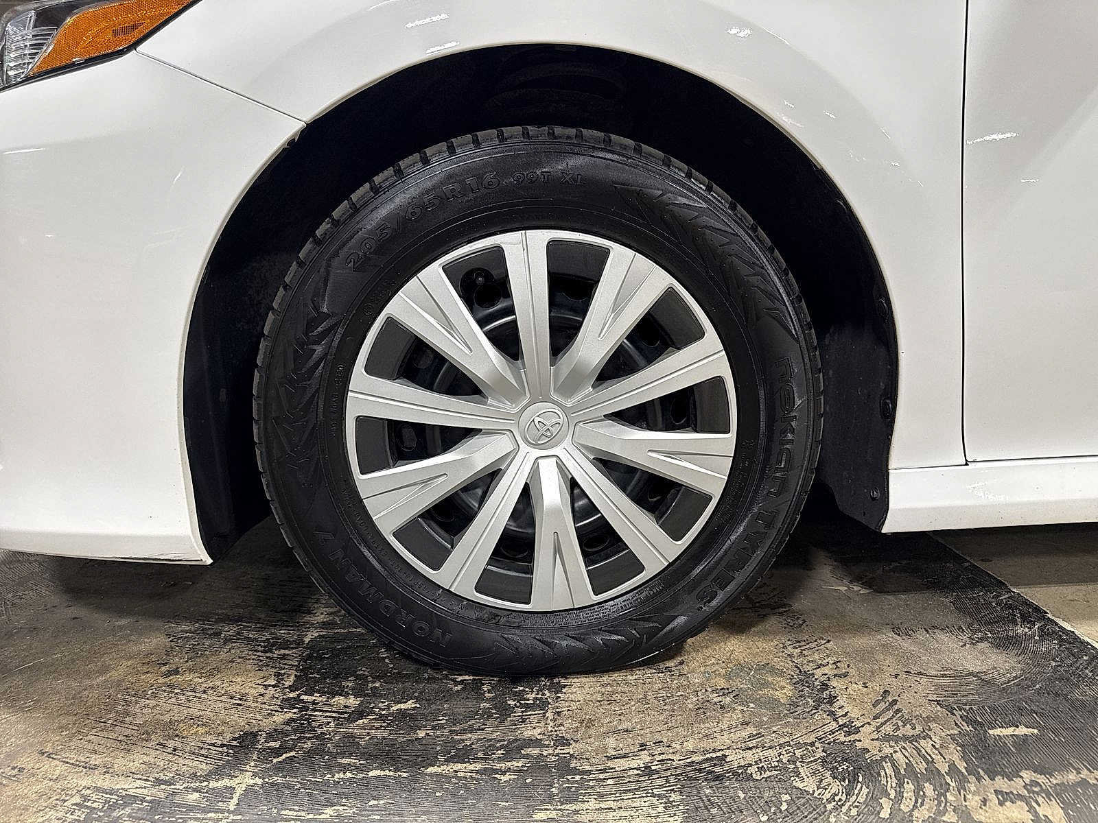 Used 2021 Toyota Camry LE FWD image 10