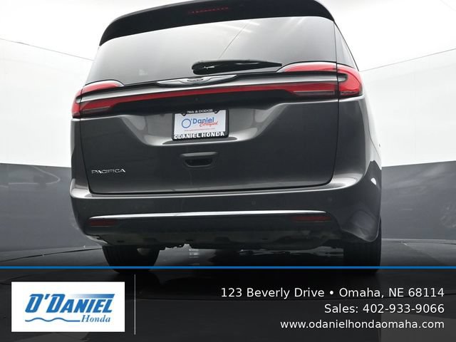 Used 2022 Chrysler Pacifica Touring-L FWD image 11