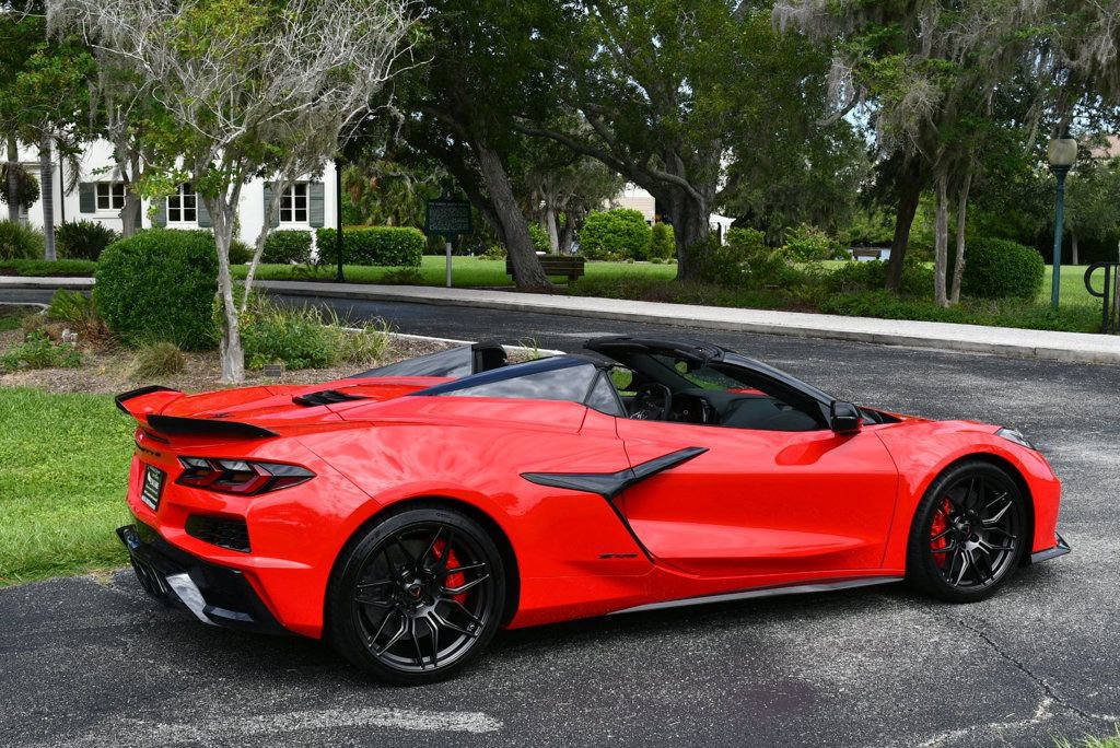 Used 2023 Chevrolet Corvette Z06 w/ Stealth Interior Trim Package RWD image 7