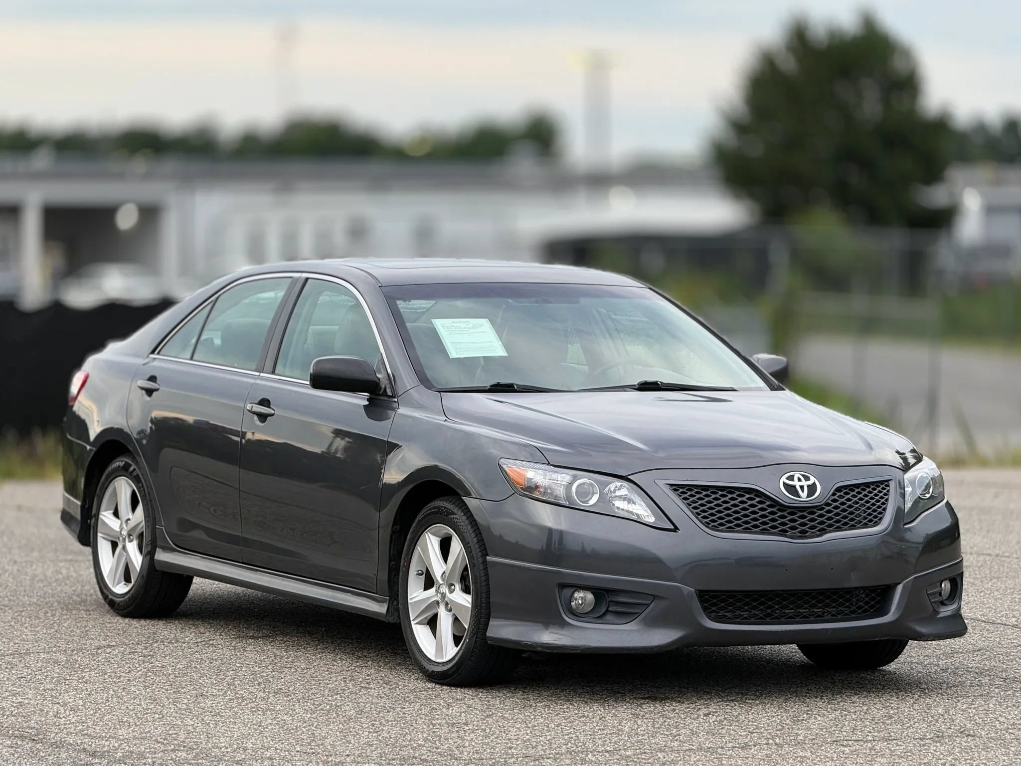 Used 2010 Toyota Camry SE FWD image 1
