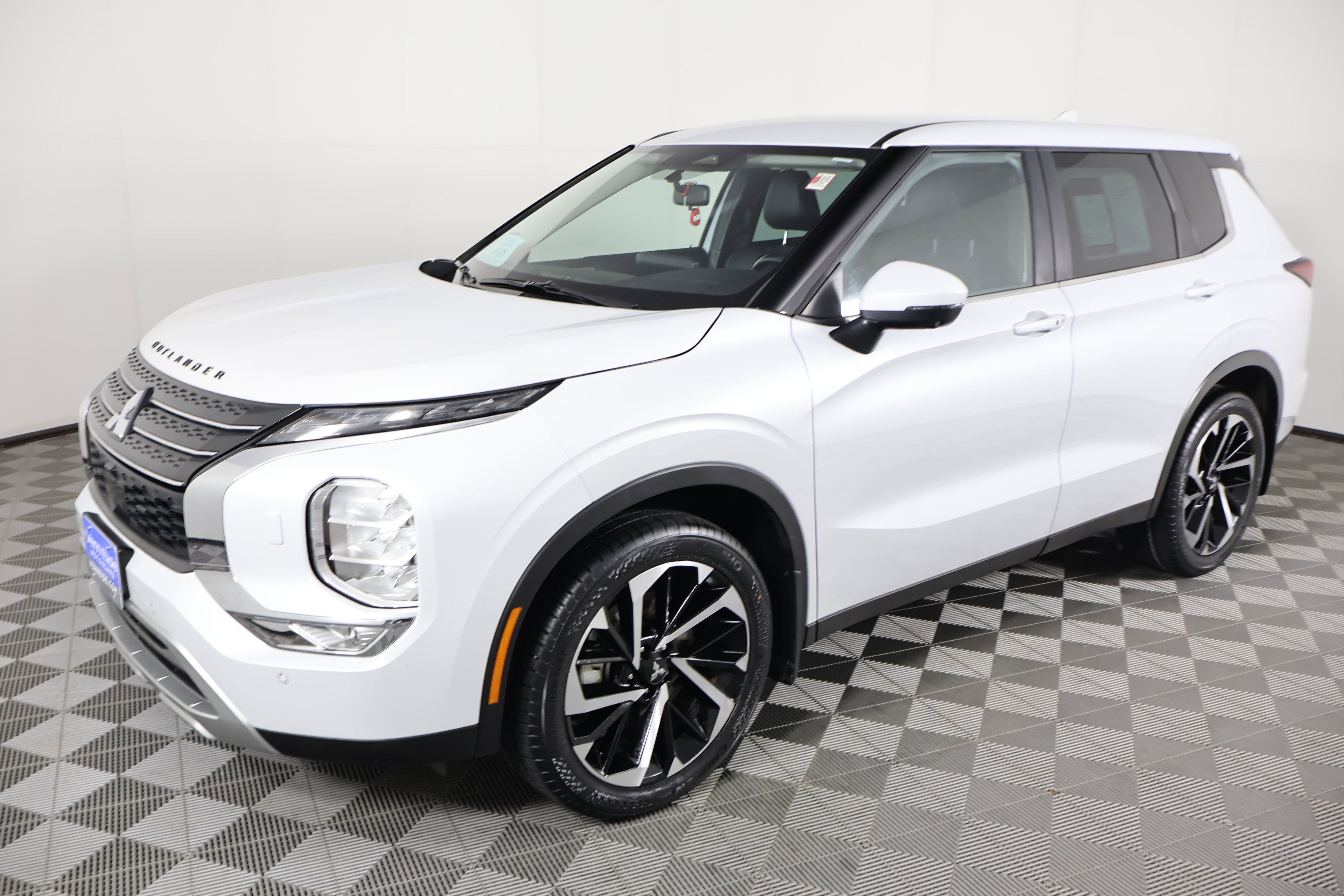 Used 2023 Mitsubishi Outlander SE AWD/4WD image 10