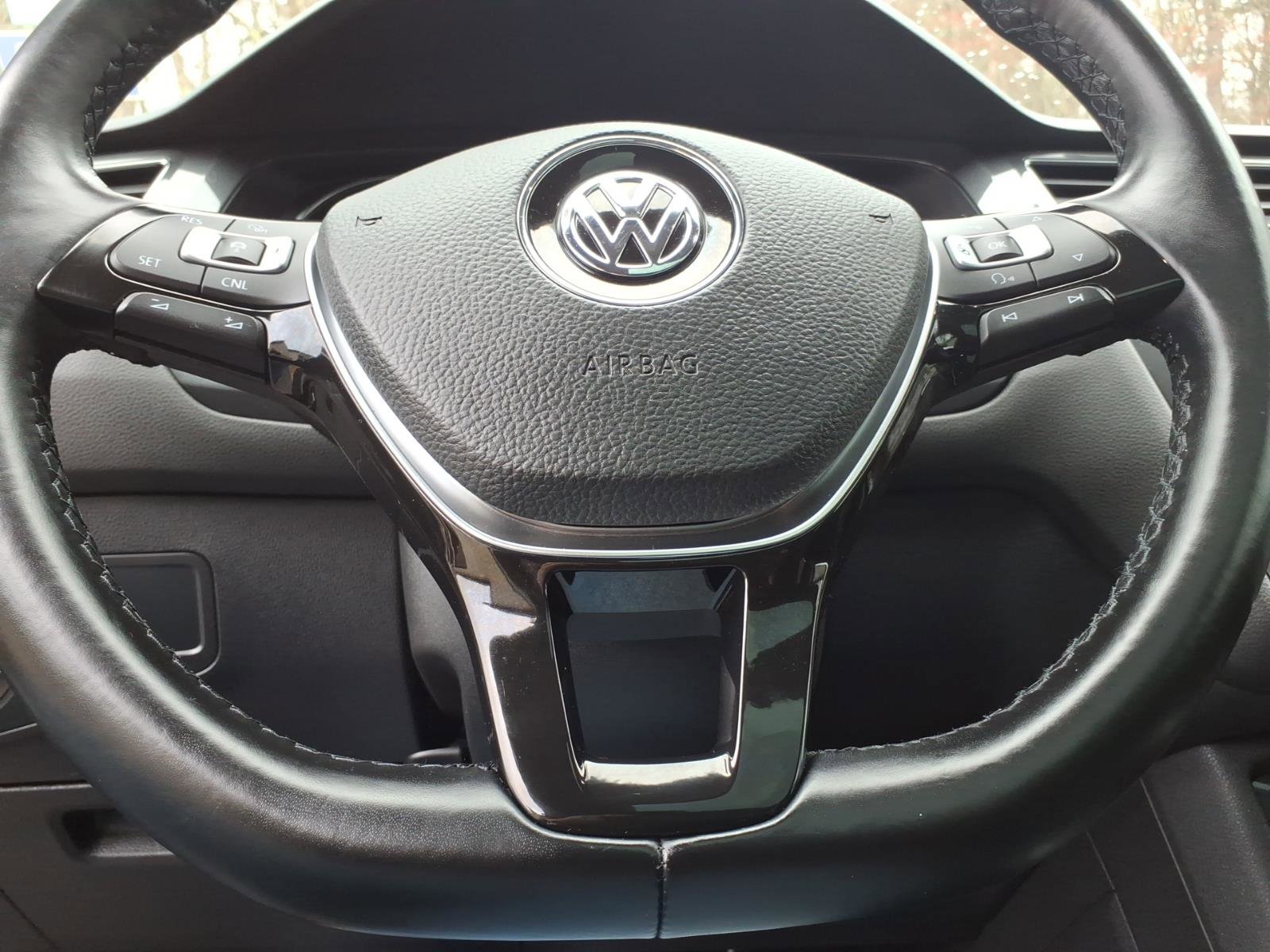 Used 2018 Volkswagen Tiguan SEL image 11
