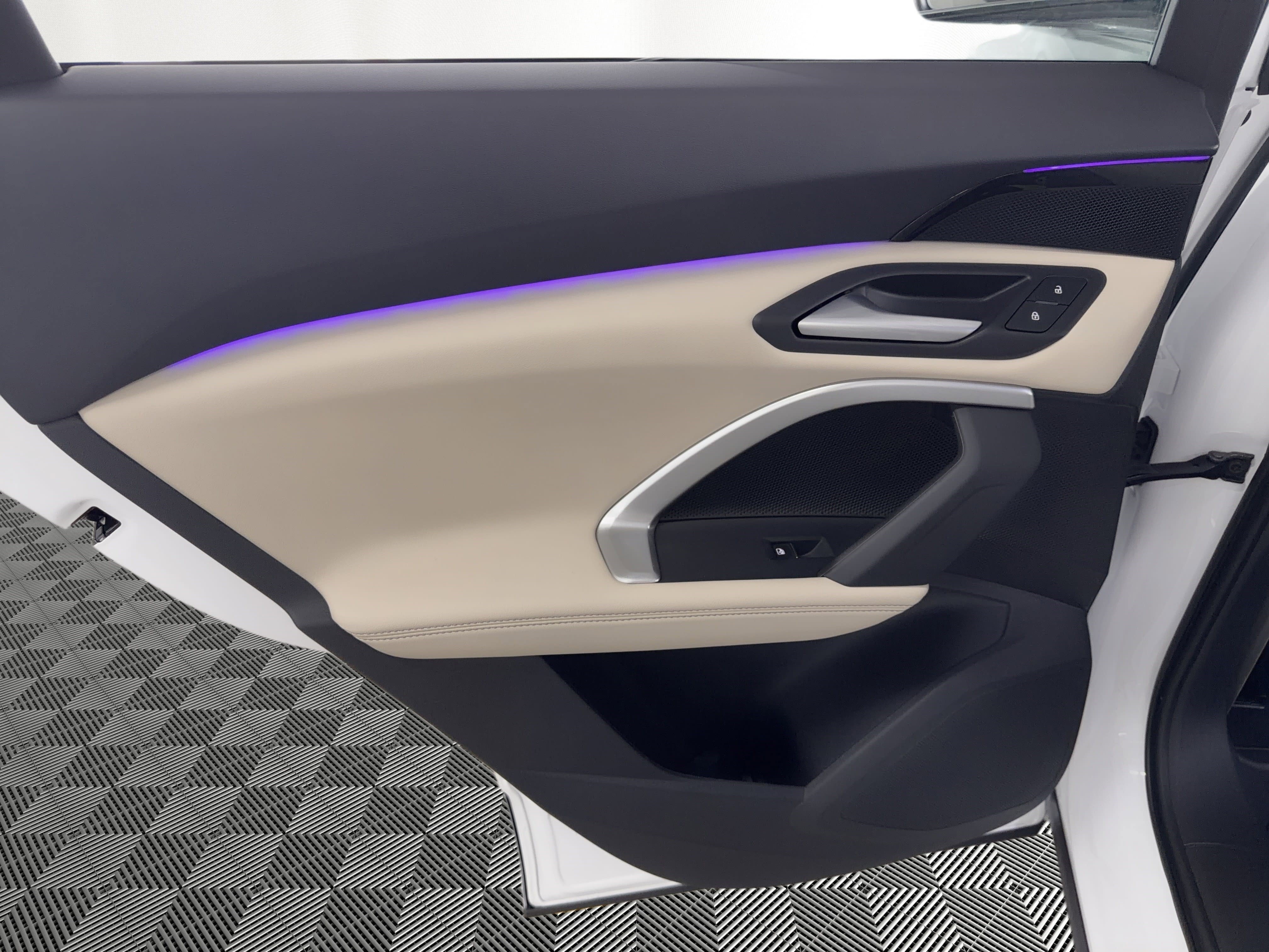 Used 2025 Audi Q5 Premium w/ Convenience Package image 17