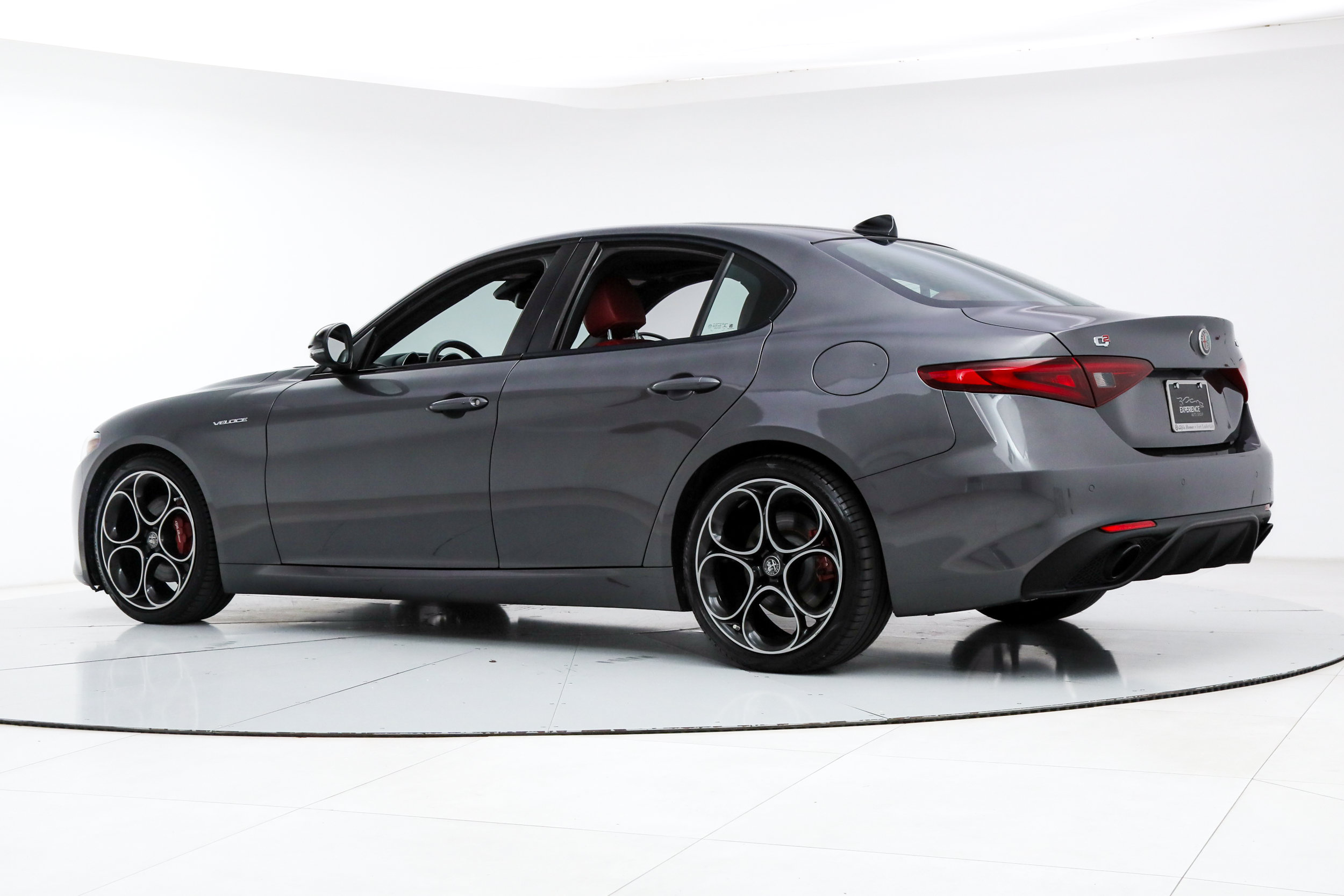 Used 2023 Alfa Romeo Giulia Veloce RWD image 3