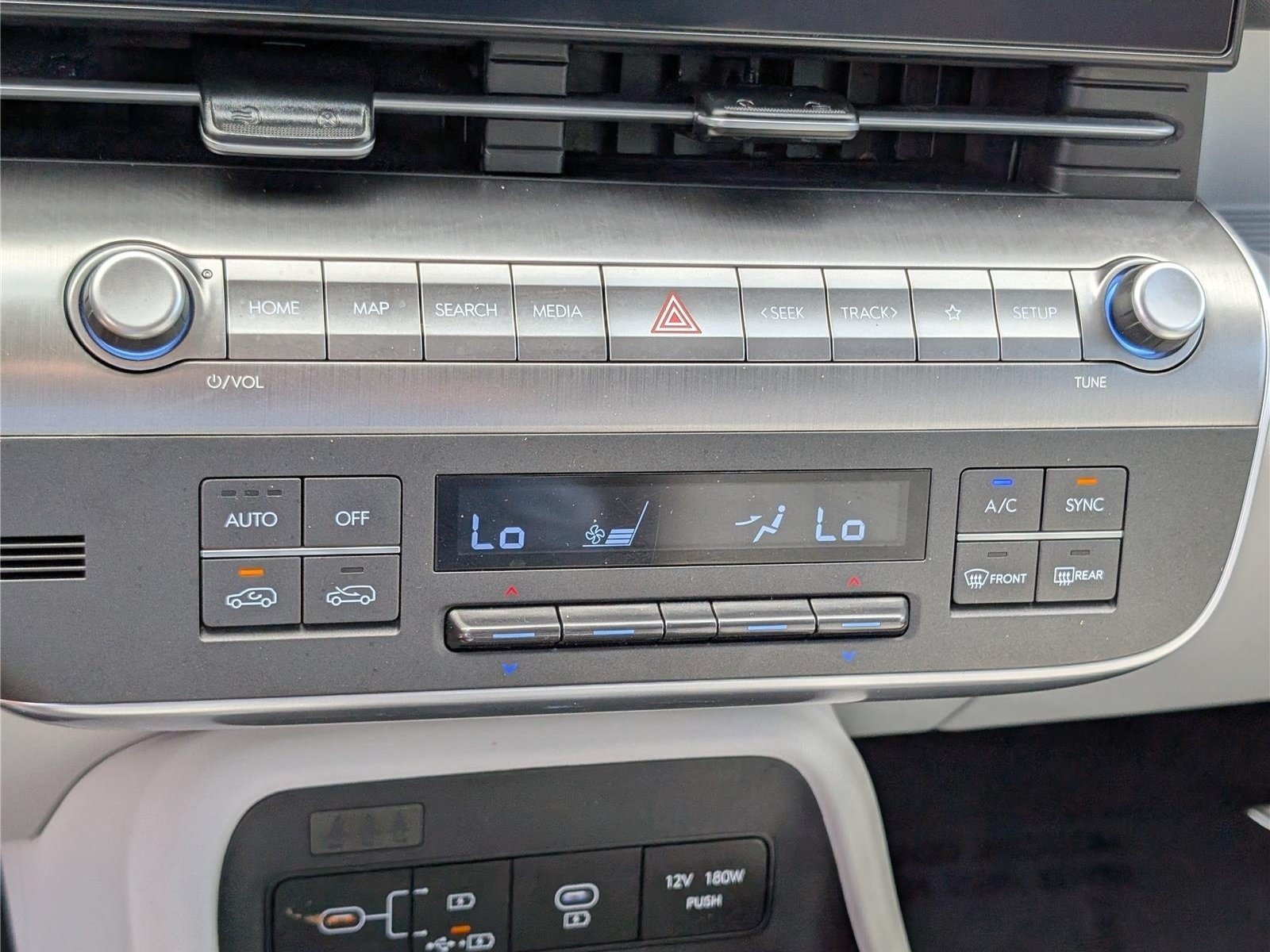 Used 2024 Hyundai Kona SEL AWD/4WD image 25