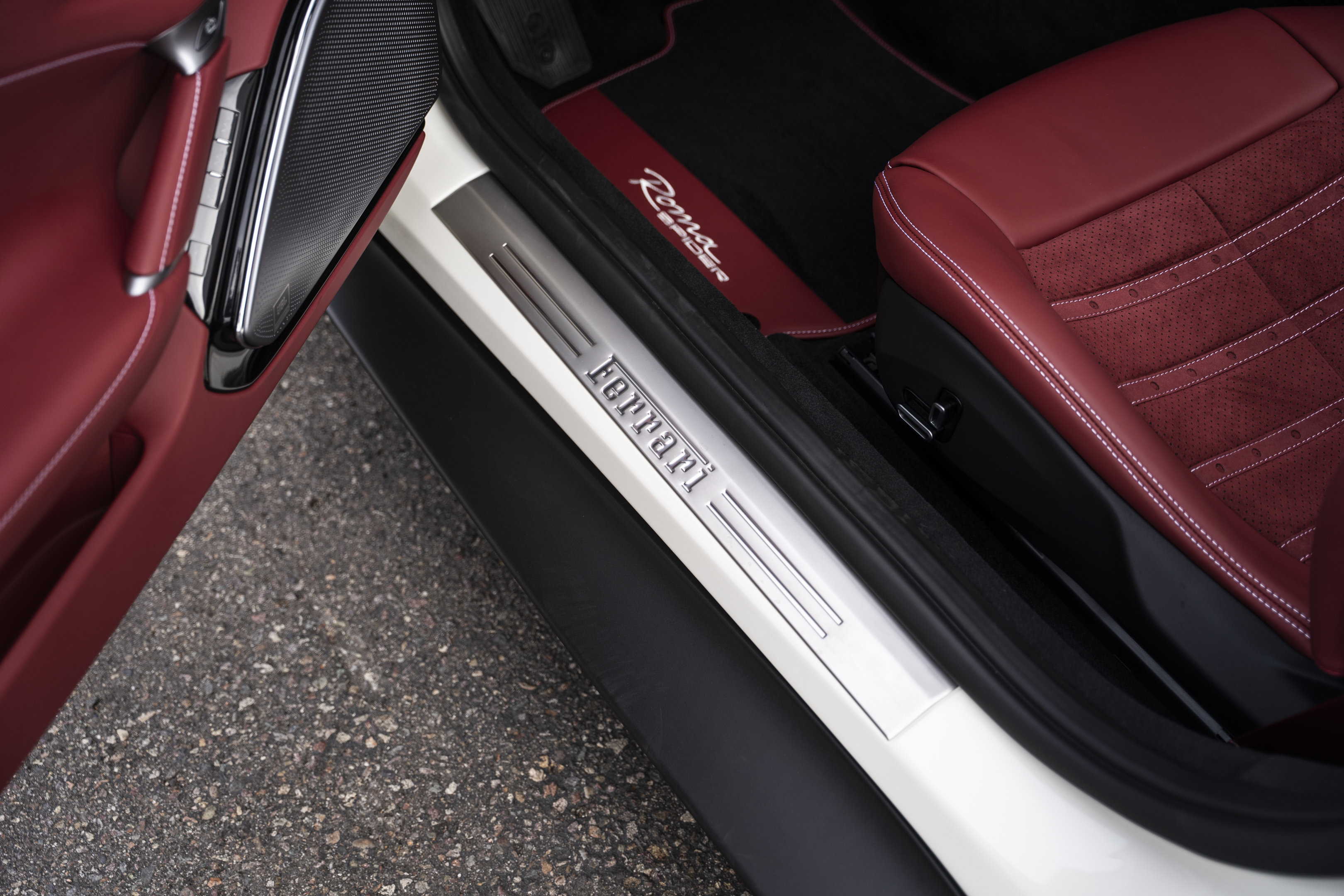 Used 2026 Ferrari Roma Spider RWD image 39