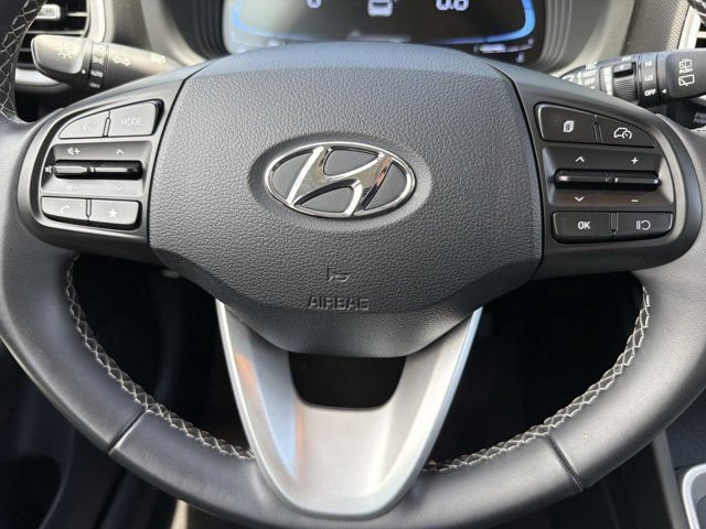 Used 2025 Hyundai Venue SEL FWD image 23