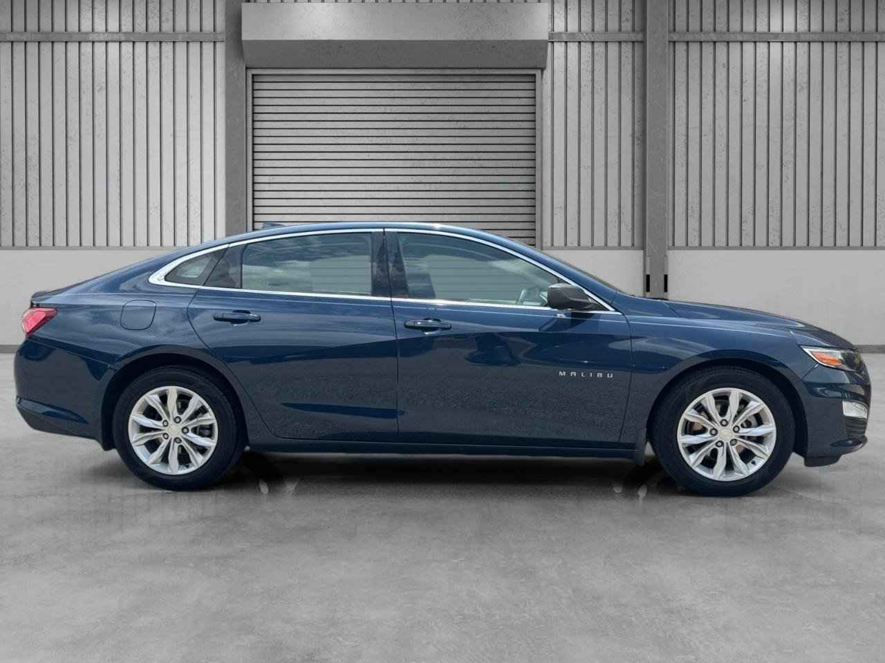 Used 2020 Chevrolet Malibu LT FWD image 30
