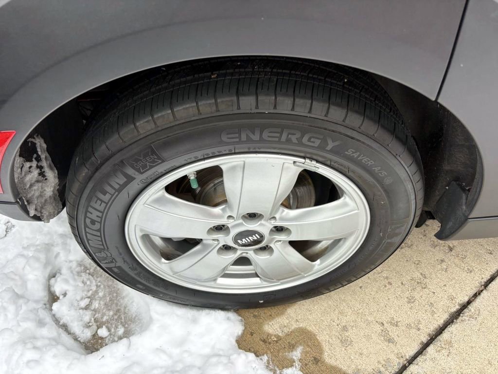 Used 2015 MINI Cooper 4-Door Hardtop image 7