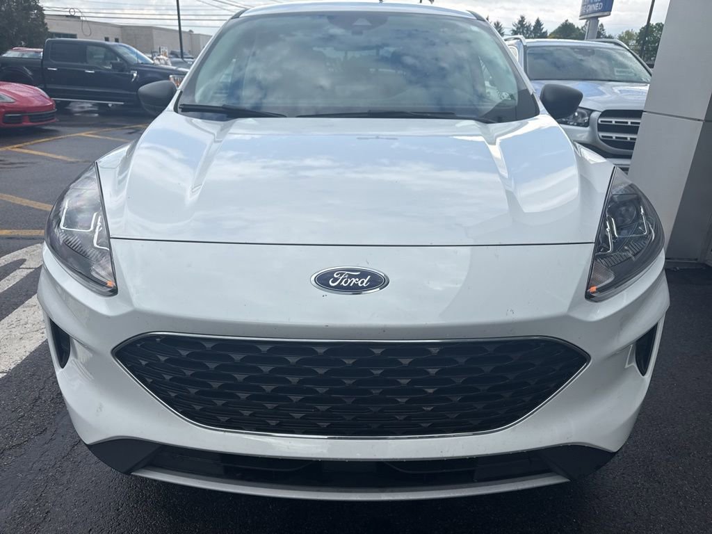 Used 2022 Ford Escape SE w/ Cold Weather Package AWD/4WD image 2