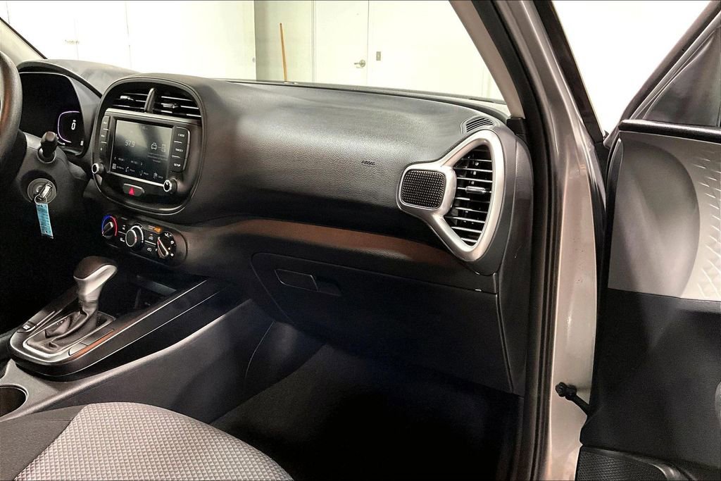 Used 2025 Kia Soul LX FWD image 19