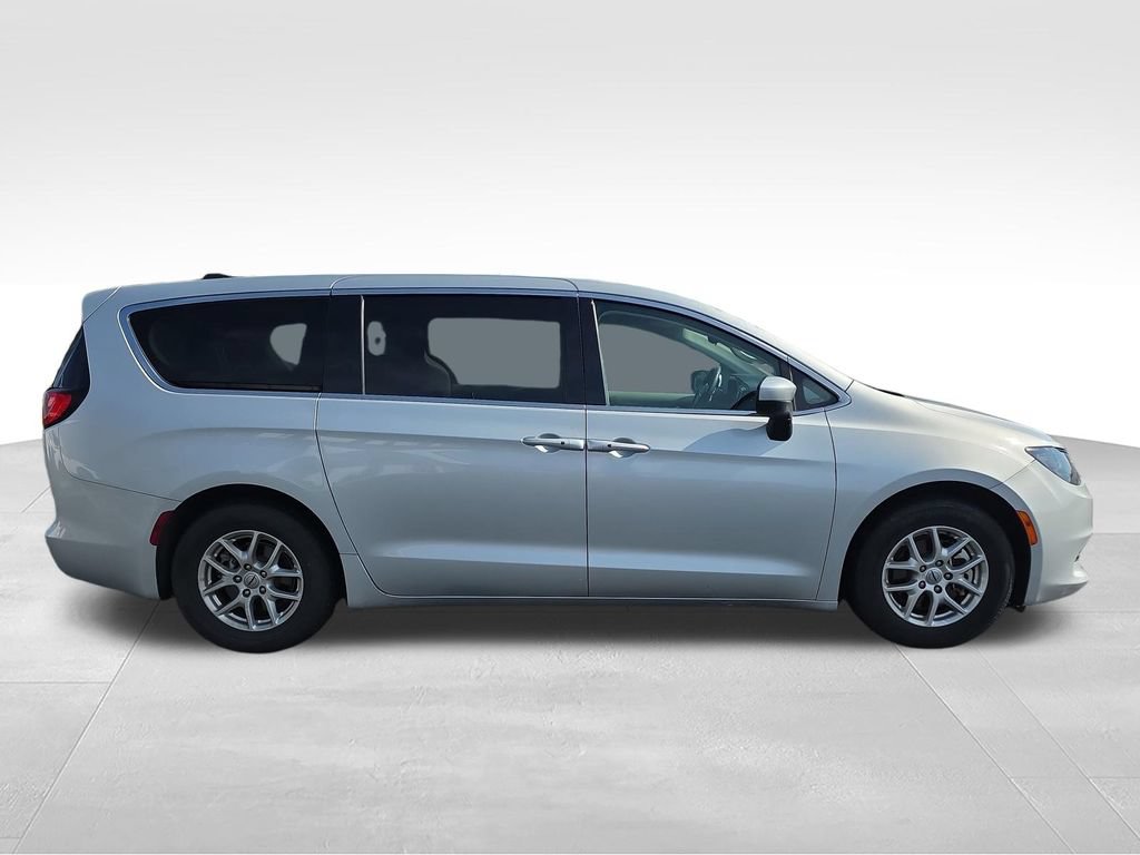Used 2023 Chrysler Voyager LX FWD image 6