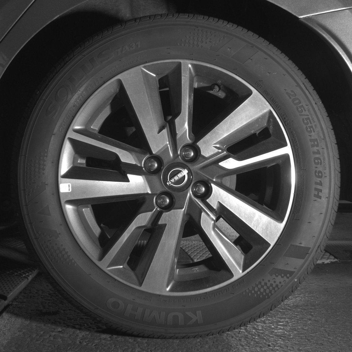 Used 2025 Nissan Versa SV image 14