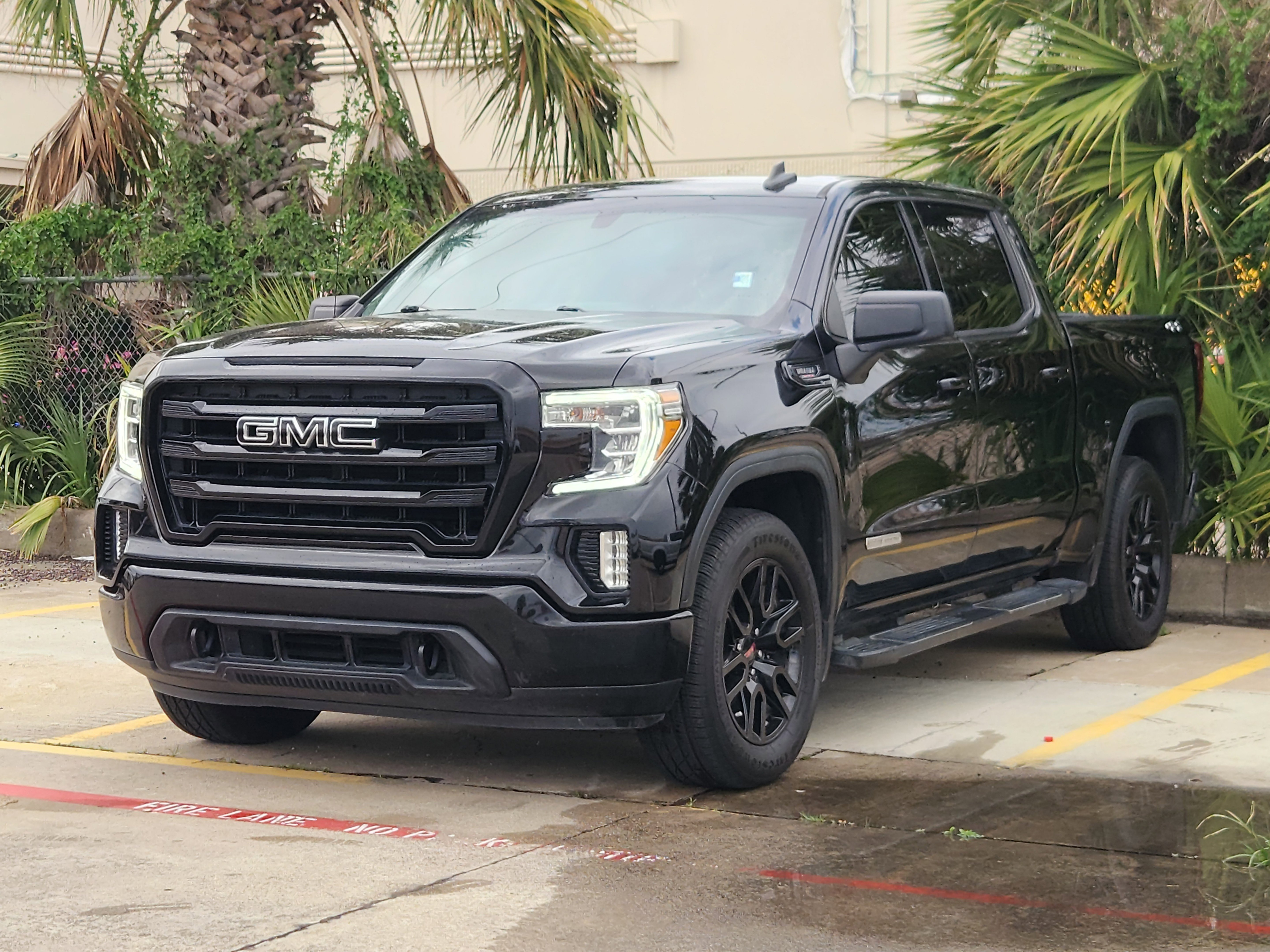 Used 2022 GMC Sierra 1500 Elevation w/ LPO, Elevation Black Package AWD/4WD image 2