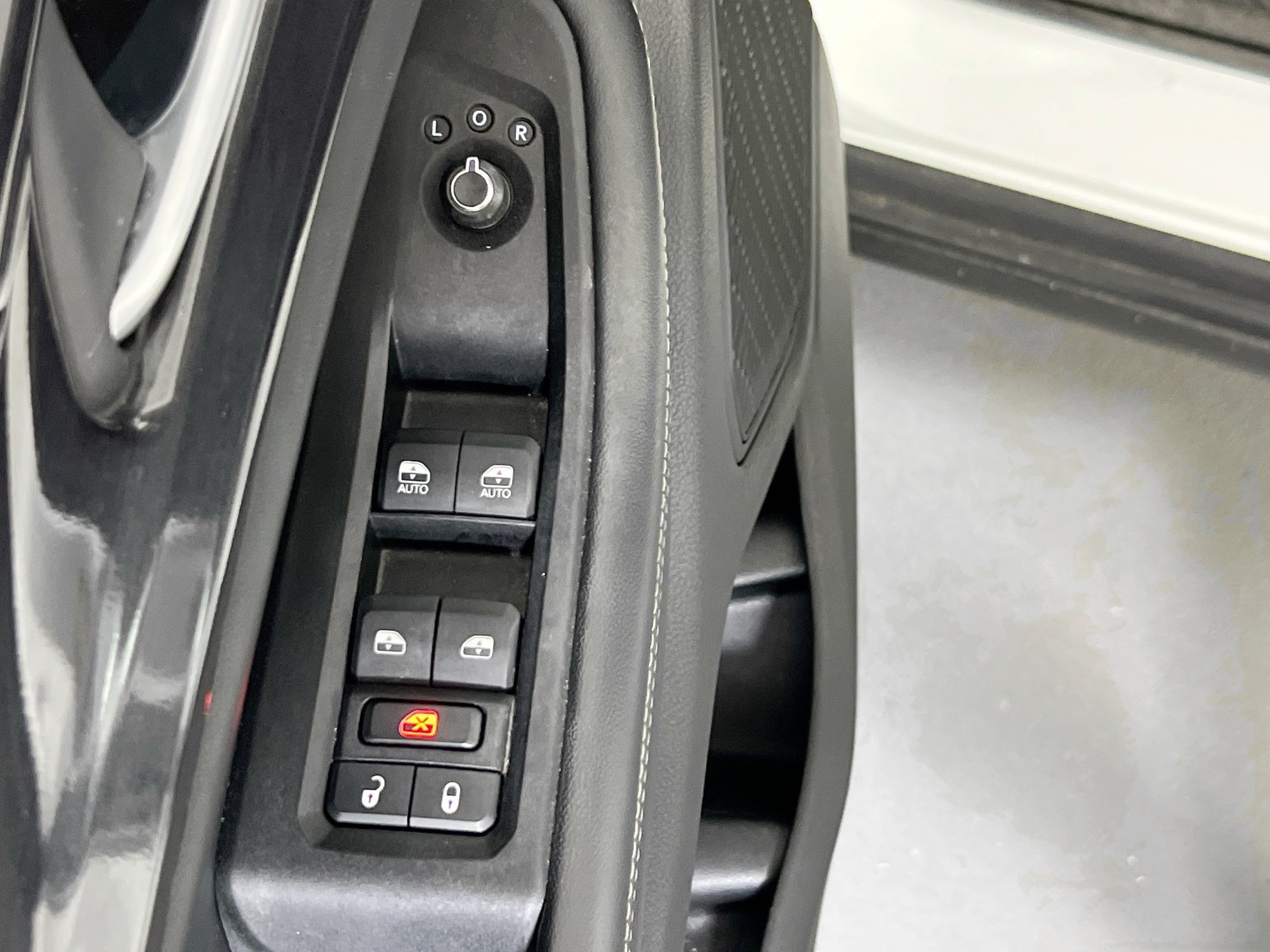 Used 2023 Jeep Grand Cherokee Laredo AWD/4WD image 17