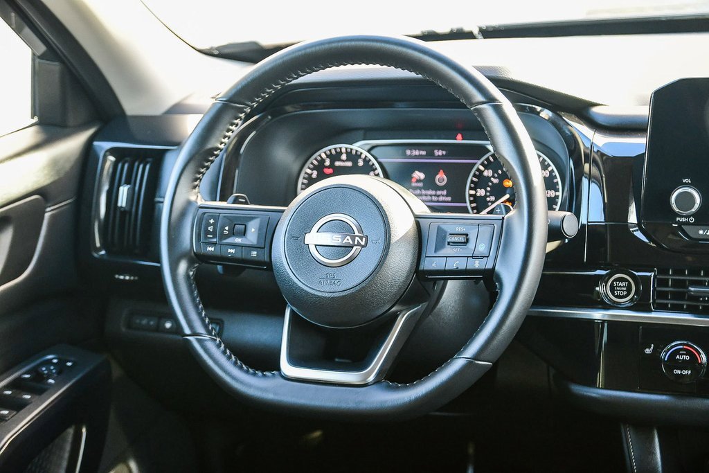 Used 2024 Nissan Pathfinder SV image 14