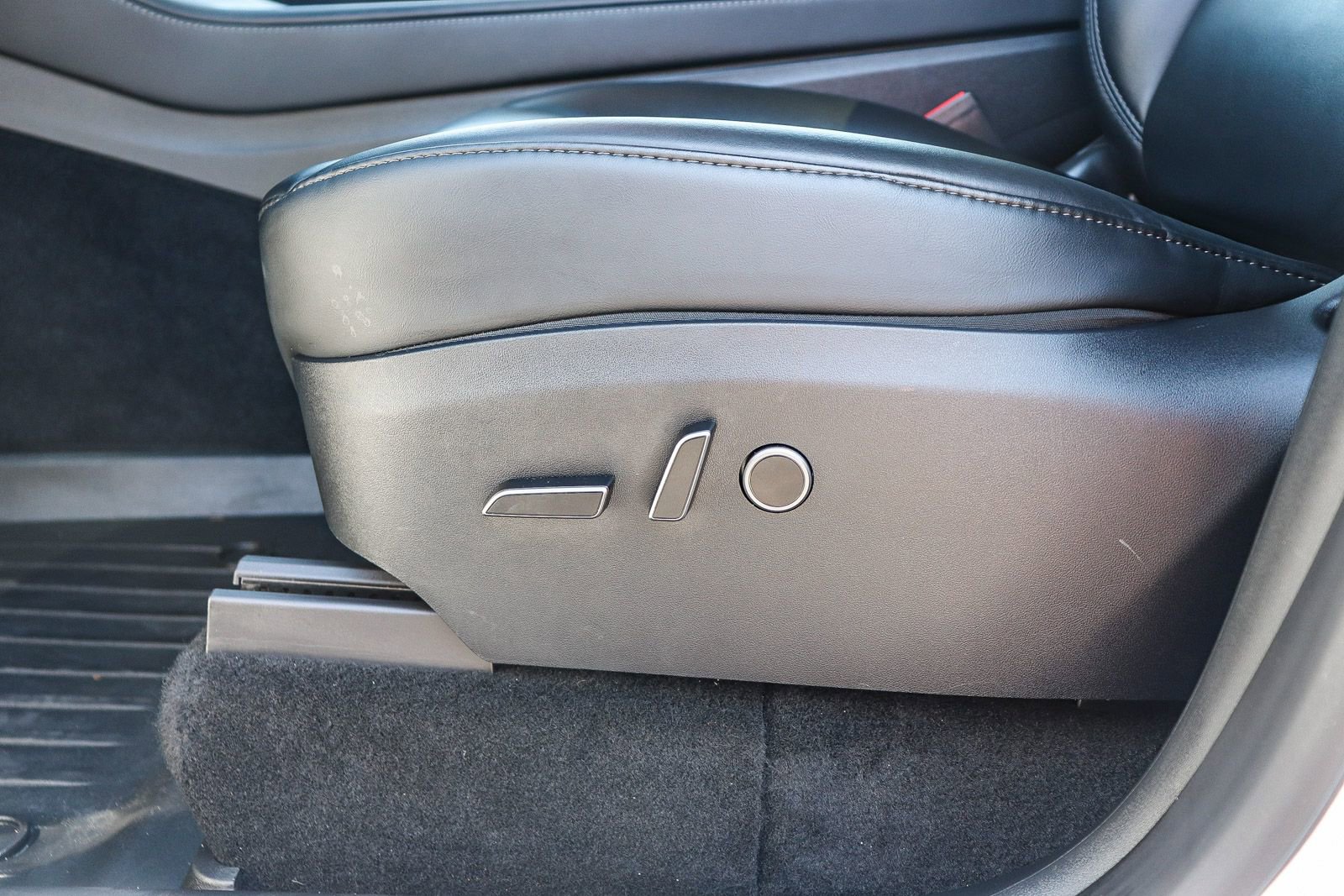 Used 2023 Tesla Model Y Performance AWD/4WD image 27