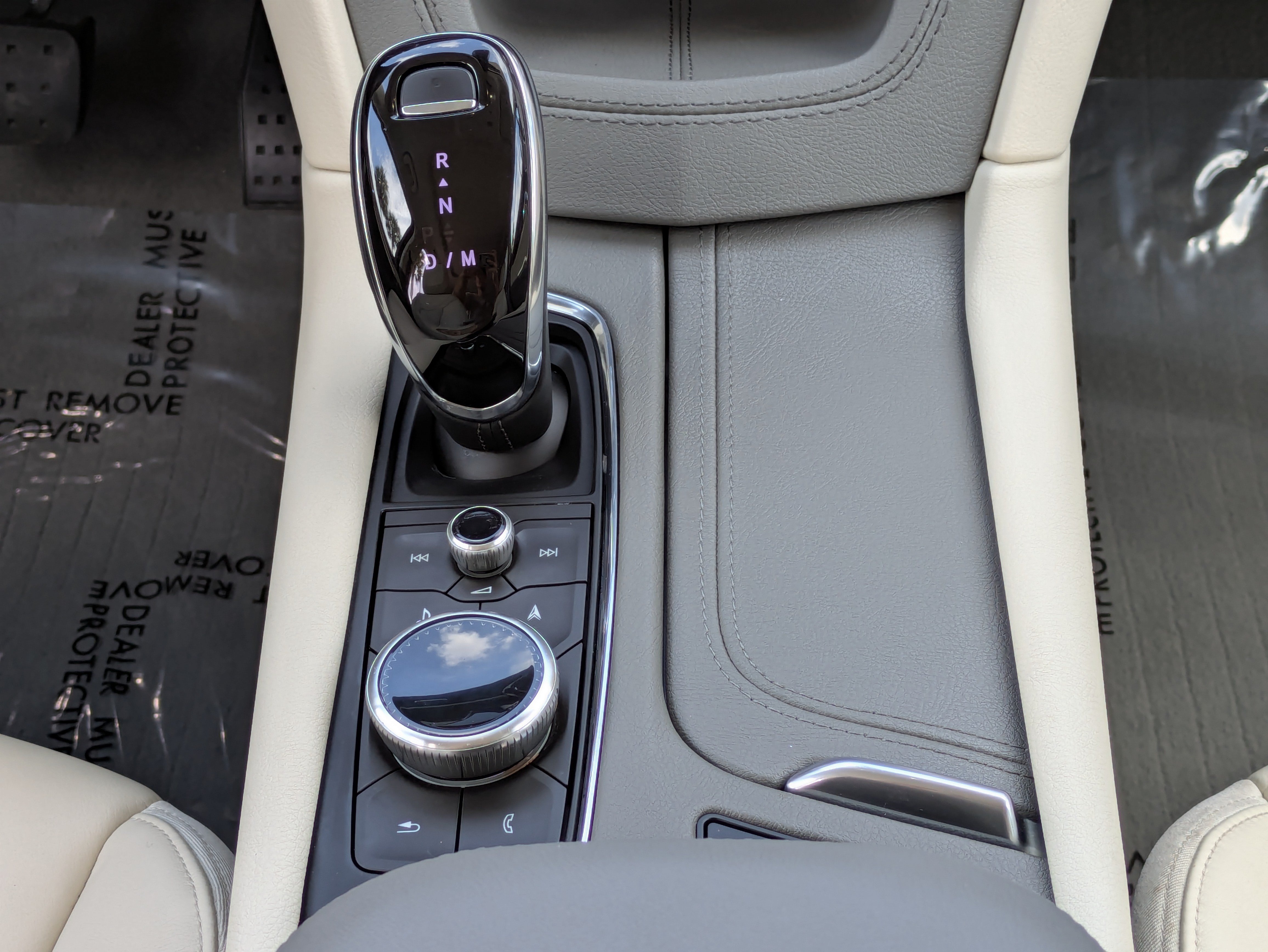 Certified 2024 Cadillac XT6 Premium Luxury FWD image 18