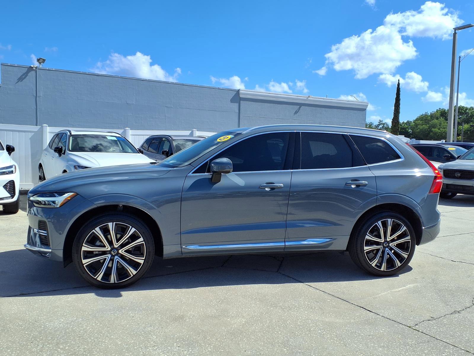 Certified 2023 Volvo XC60 B5 Ultimate w/ Climate Package FWD image 4