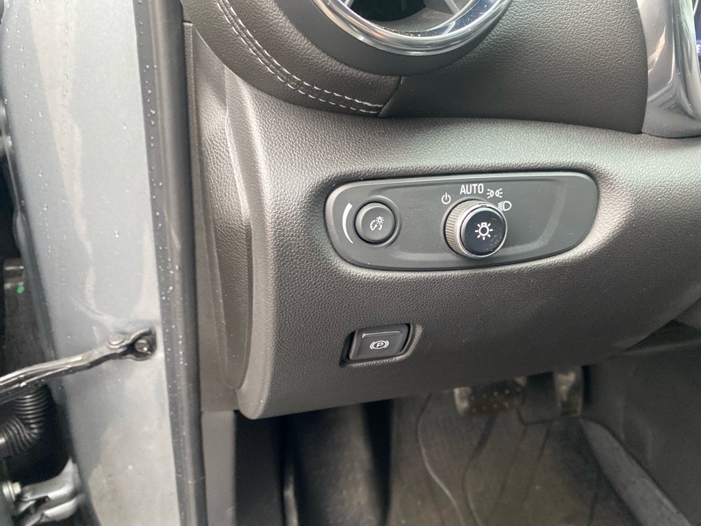 Used 2023 Chevrolet Blazer LT w/ Driver Confidence Package image 11