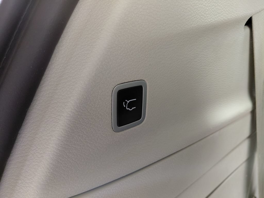 Certified 2024 Chrysler Pacifica Limited FWD image 44