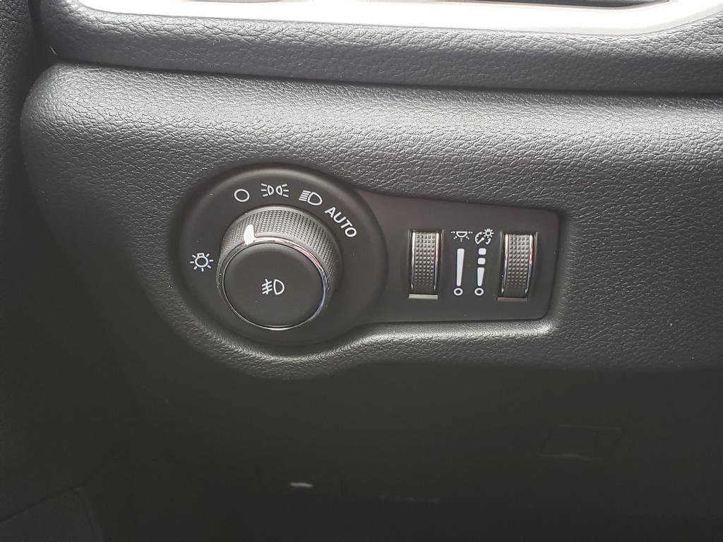 New 2026 Chrysler Pacifica Select AWD/4WD image 23