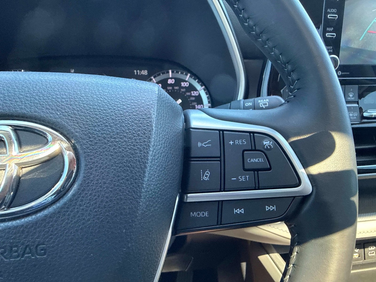 Used 2022 Toyota Highlander XLE image 30