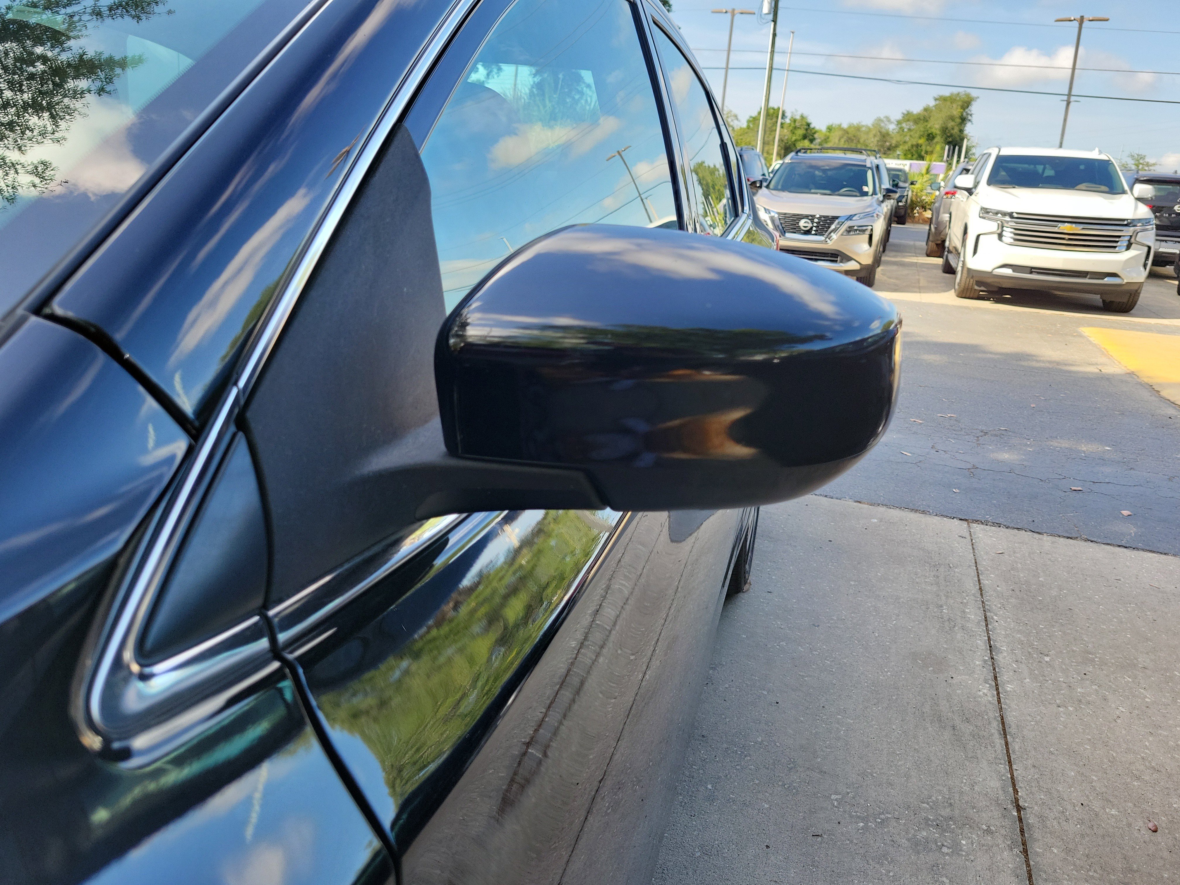 Used 2019 Nissan Sentra SV w/ Special Edition Package FWD image 4