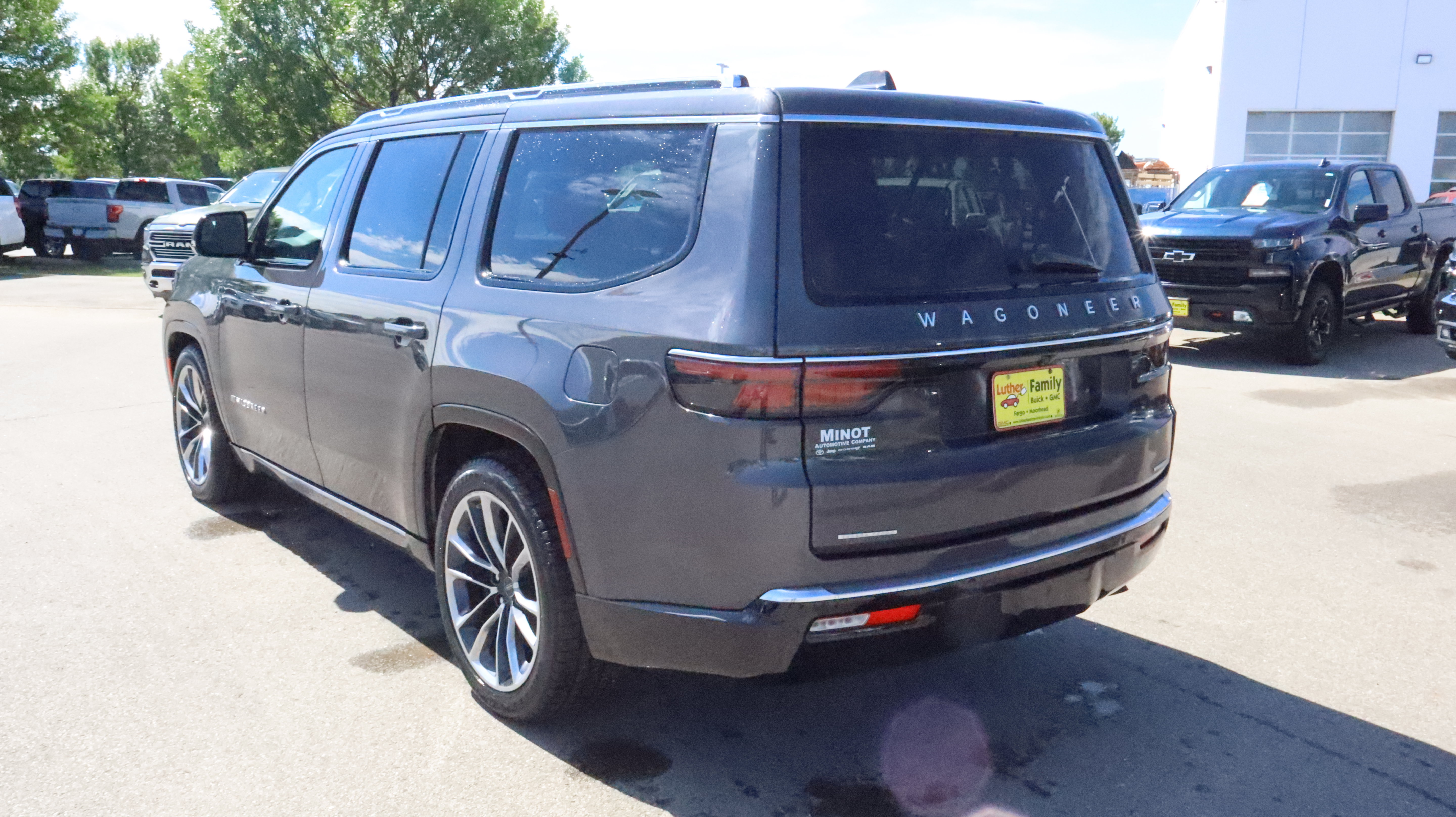 Used 2022 Jeep Wagoneer Series III w/ Premium Group I AWD/4WD image 5
