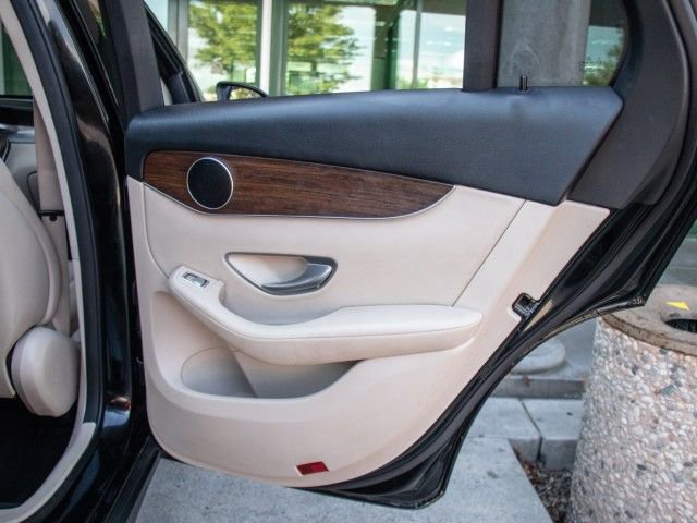 Used 2022 Mercedes-Benz GLC 300 4MATIC image 24