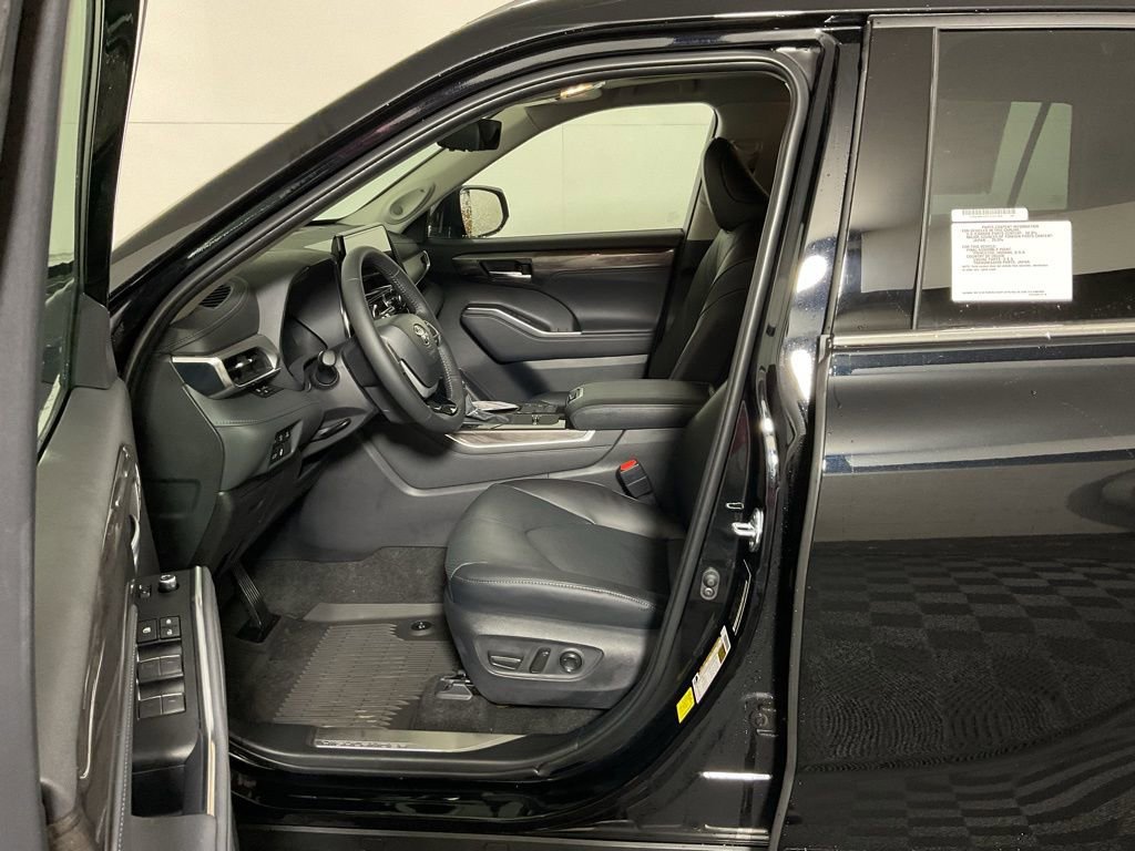 New 2026 Toyota Highlander Platinum image 20