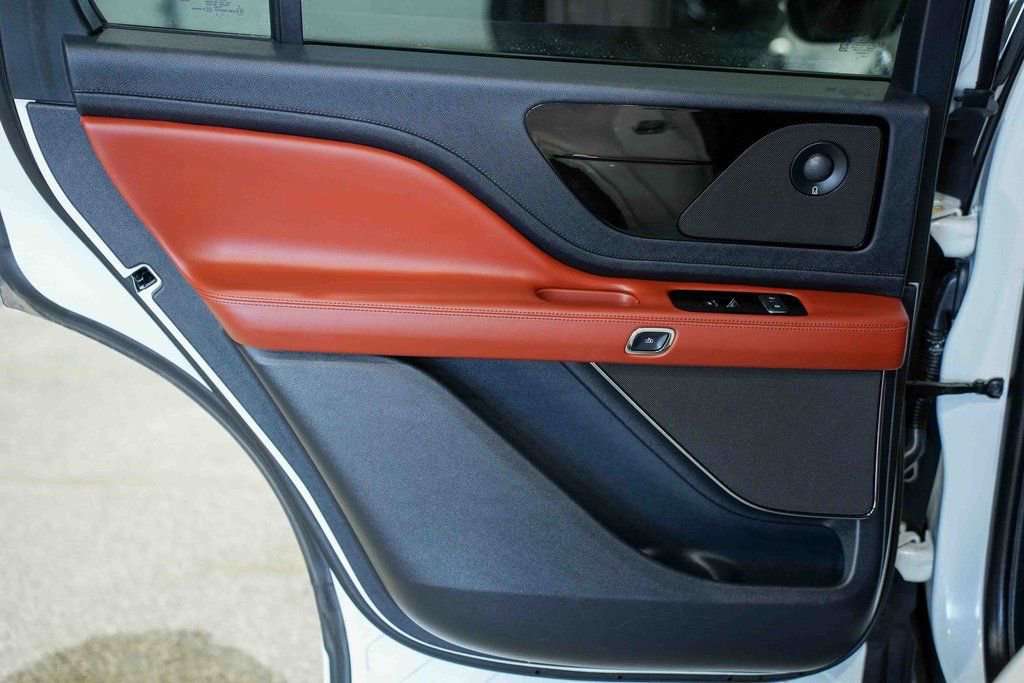 Used 2025 Lincoln Aviator Reserve w/ Jet Appearance Package image 19